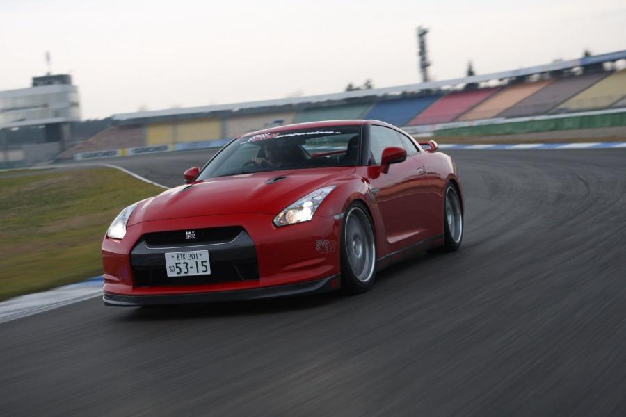  Nissan GT-R by LSD 2009 года  (фото 2 из 9)